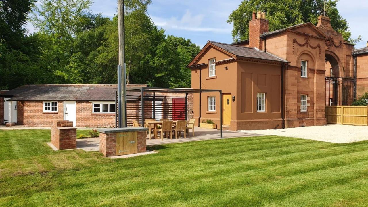 Oulton Park Lodge Little Budworth Exterior photo