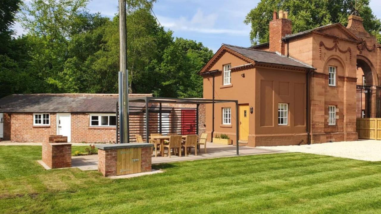 Oulton Park Lodge Little Budworth Exterior photo